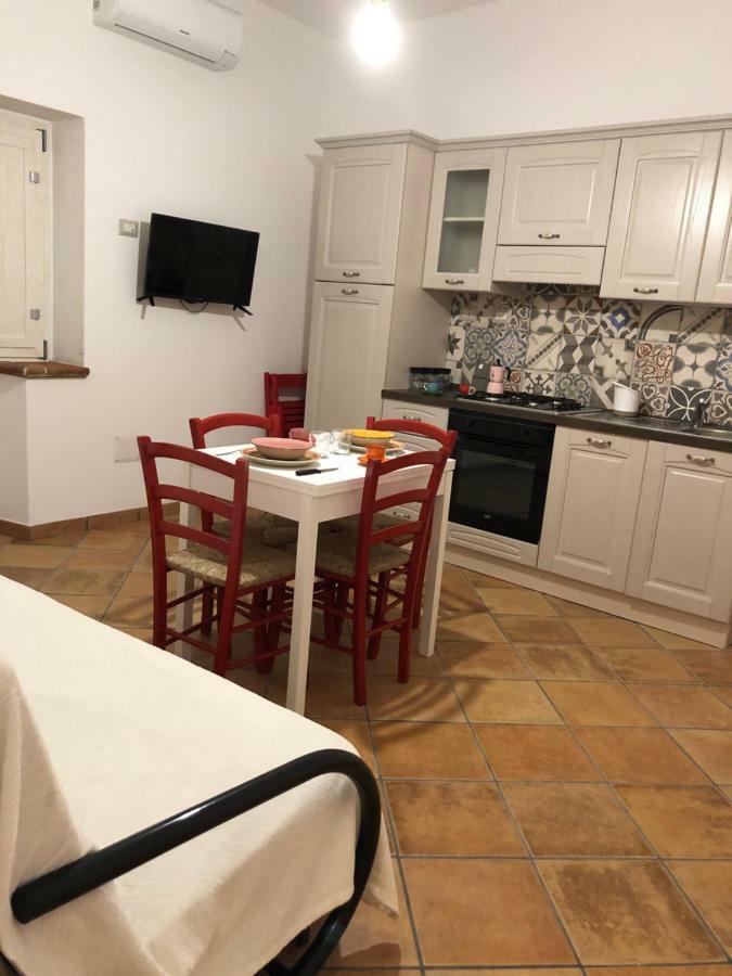 דירות San Giovanni Suèrgiu Casa Della Nonna מראה חיצוני תמונה