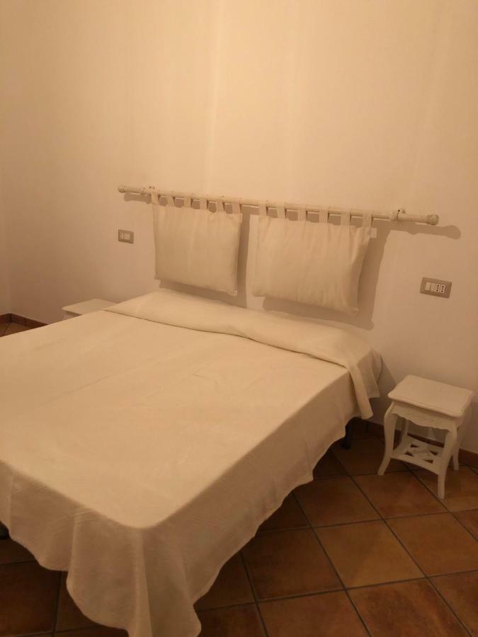 דירות San Giovanni Suèrgiu Casa Della Nonna מראה חיצוני תמונה